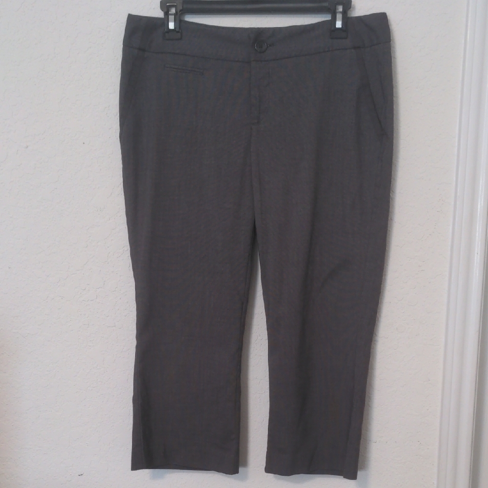 Massimo Women's Brown Wide Leg Capri Dress Pants. Size 8